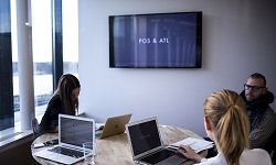 Kabelloser HDMI Anschluss für Gruppenkonferenzen