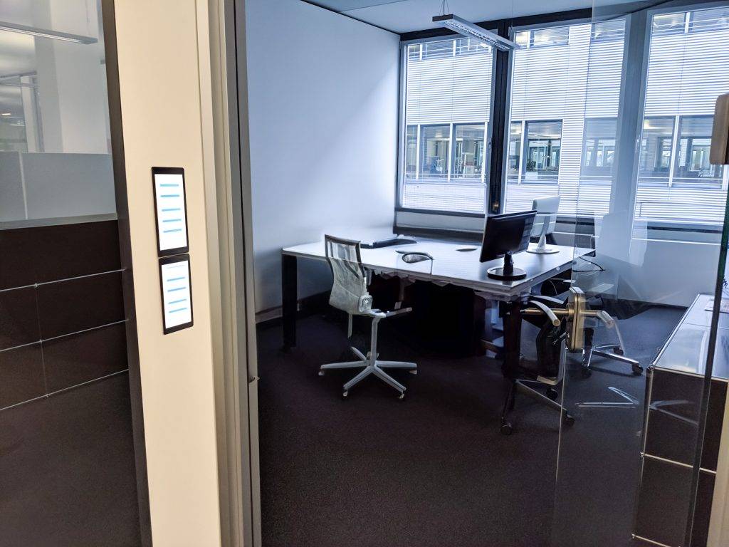 Wie sich Unternehmen auf hybride Arbeitsumgebungen einstellen - Desk-Sharing wird weniger relevant