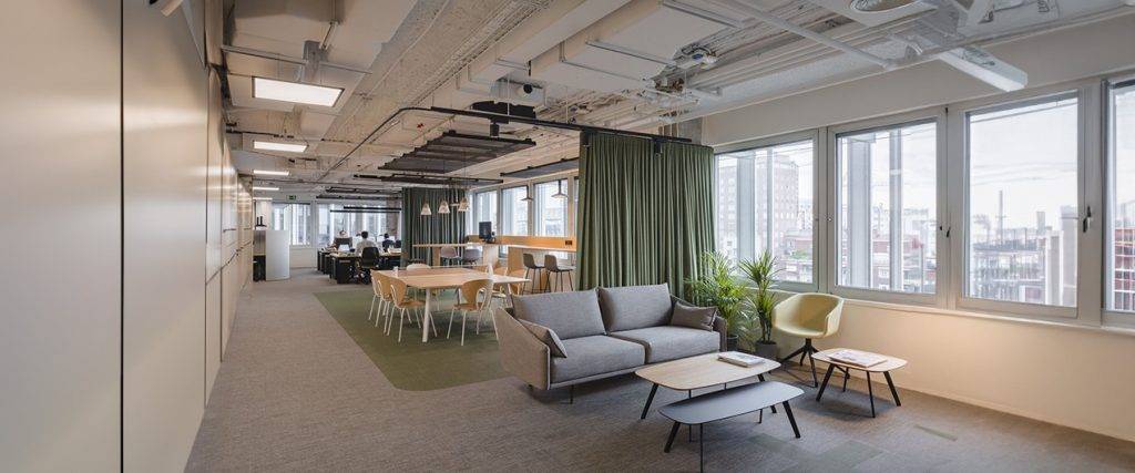 Slider 3 - ARE Spanien Madrid Hybrid Arbeit Smart Office New Work
